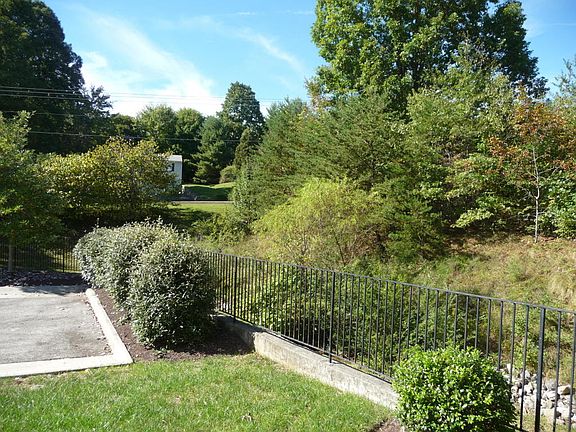 4th image of 5029 Country Cottage Ln