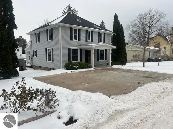 211 Traverse St, Elk Rapids, MI 49629