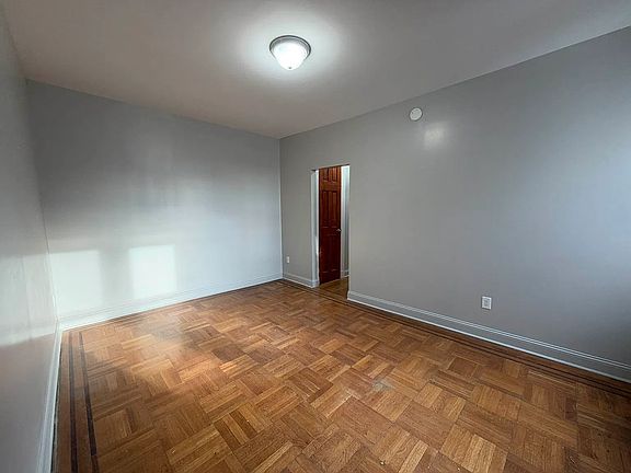 2nd image of 646 Argyle Rd #8F