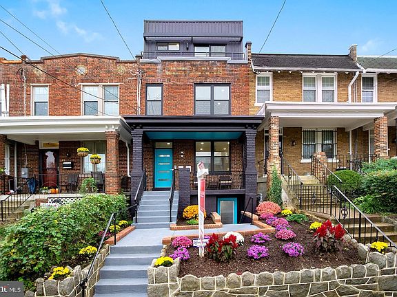2nd image of 639 Girard St NE #1