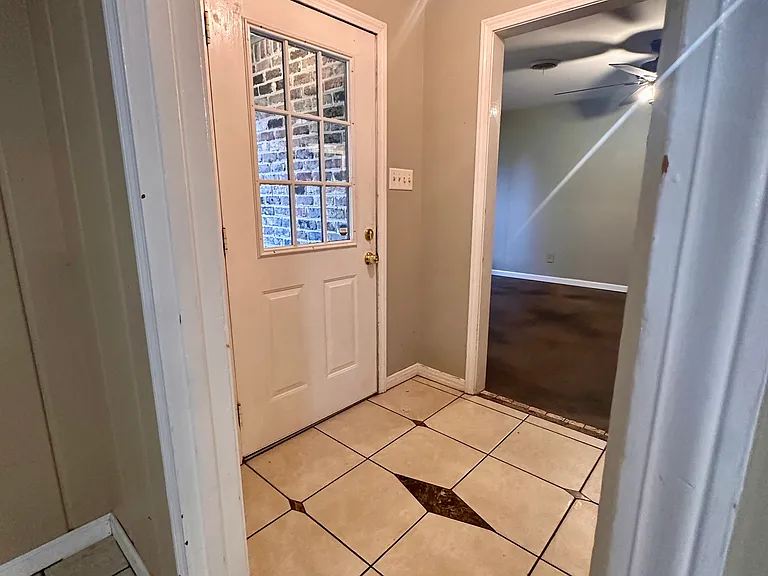 1564 Montclair Cir S — Photo 8