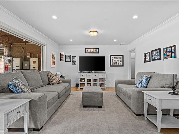 2nd image of 6708 E De Leon St