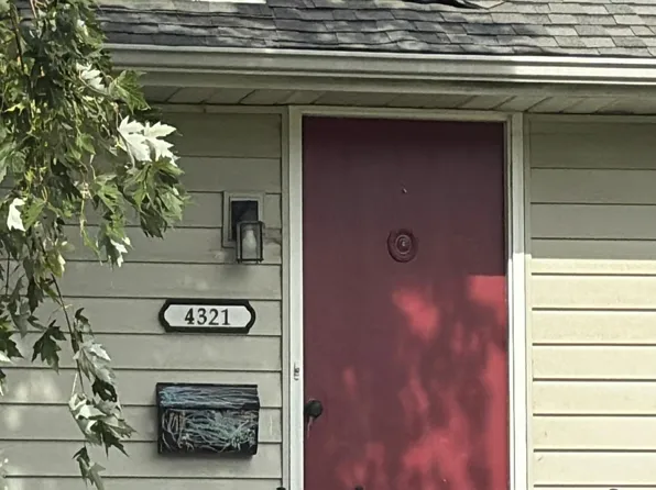4321 Fatima Dr, Saint Louis, MO 63123