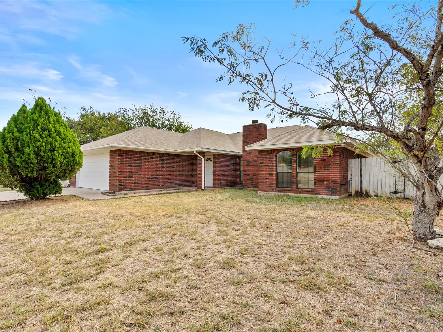3 bed, 1600 sqft, $1,875 — Photo 1