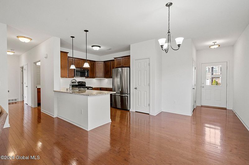 4th image of 7 Stacey Court