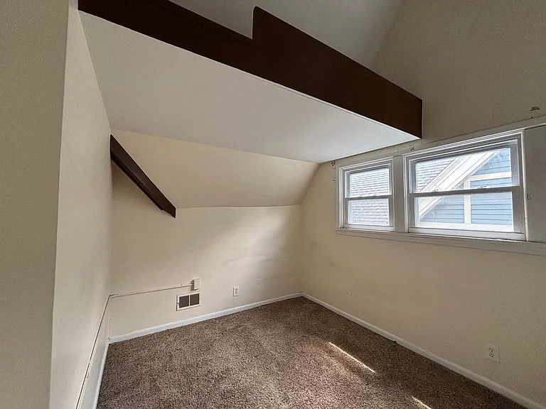 27 Vick Park #B — Photo 9