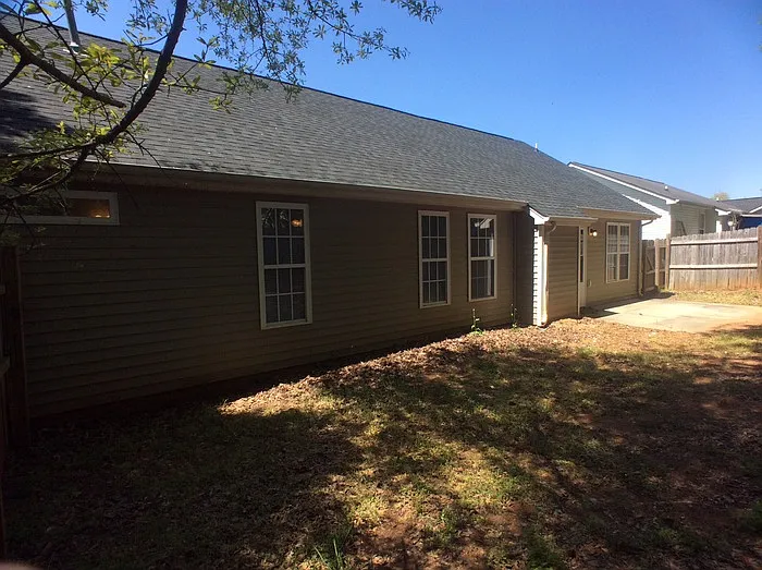 3 bed, 2.0 bath, 1577 sqft, $1,895 — Photo 3