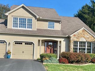 3 Derbyshire Dr, Carlisle, PA 17015