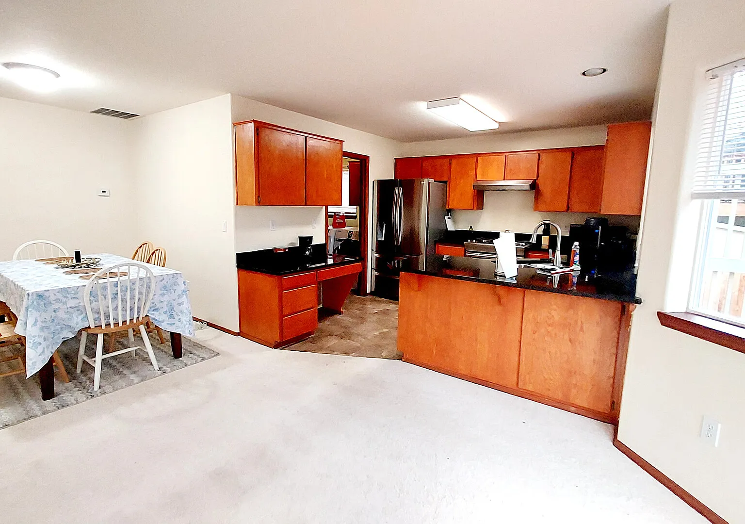 Family Friendly 4B 3Ba Fully Furnished Home — Photo 1