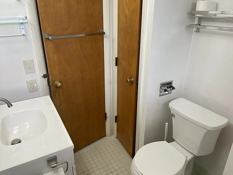 1244-1250 Cliffside St #1250 — Photo 8