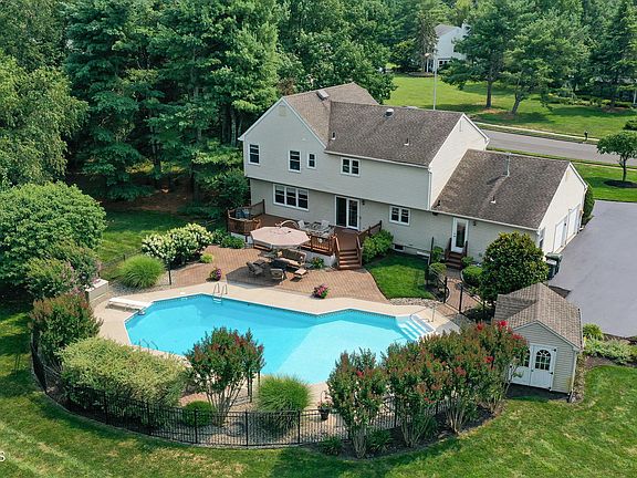 2nd image of 9 Strathmore Court