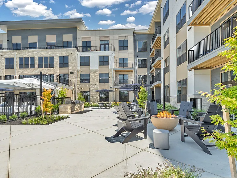 Luxe 360 on Centerpointe — Photo 72