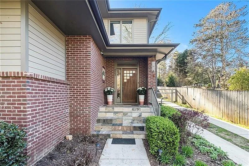 5 bed, 4.0 bath, 3580 sqft, $6,995 — Photo 2