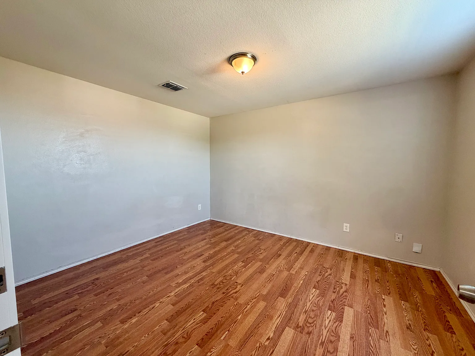 5 bed, 2.5 bath, 2989 sqft, $3,200 — Photo 4