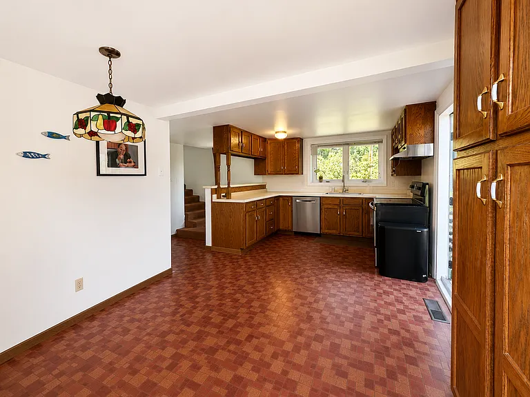7985 Douglas Dr — Photo 21