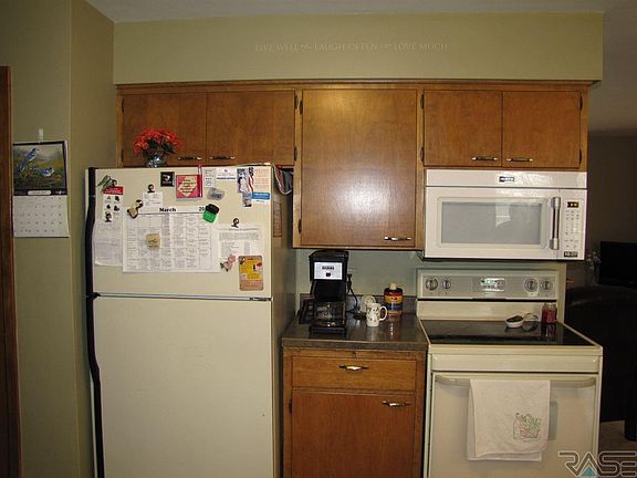 4th image of 1009 Linden St