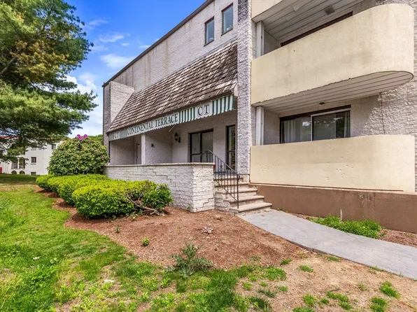 295 W Wyoming Ave APT 7B, Stoneham, MA 02180