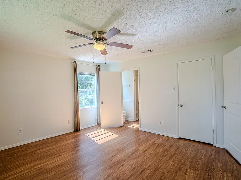 16013 Edwards Dr — Photo 13