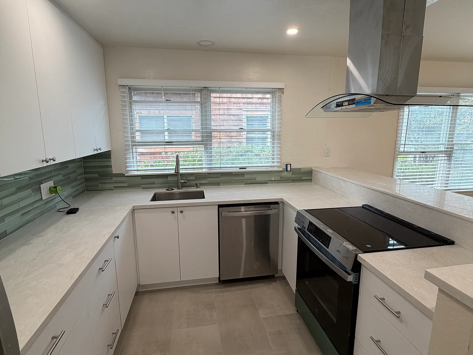312 Centre Ct — Photo 3