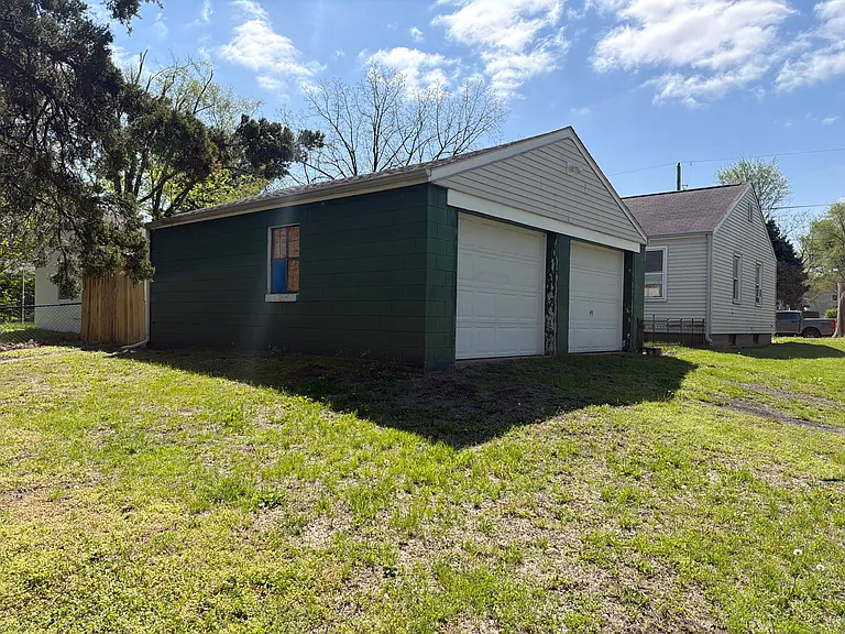 2217 W Wiswall St — Photo 4