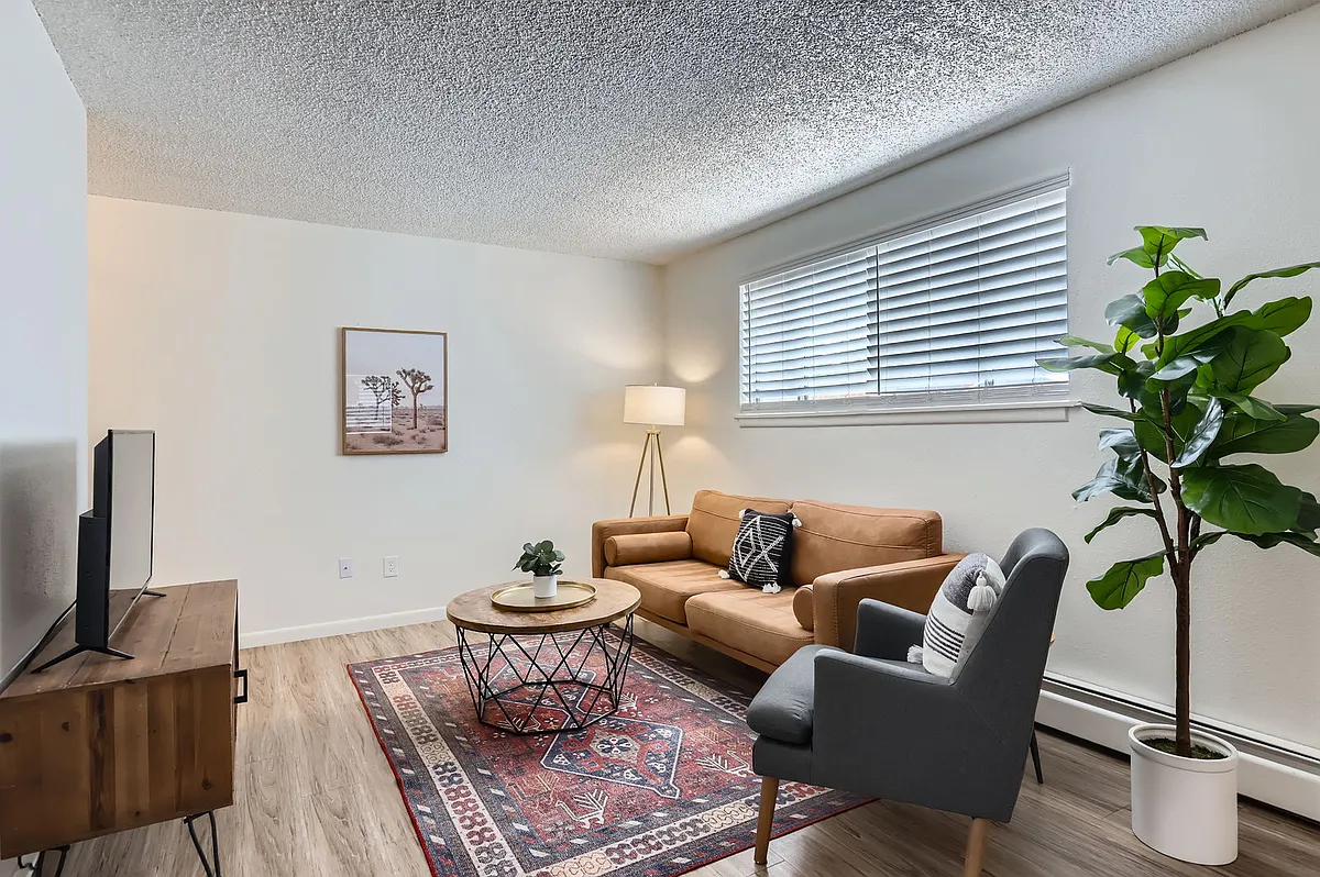 Building Photo - 3416 Butternut Dr #3420