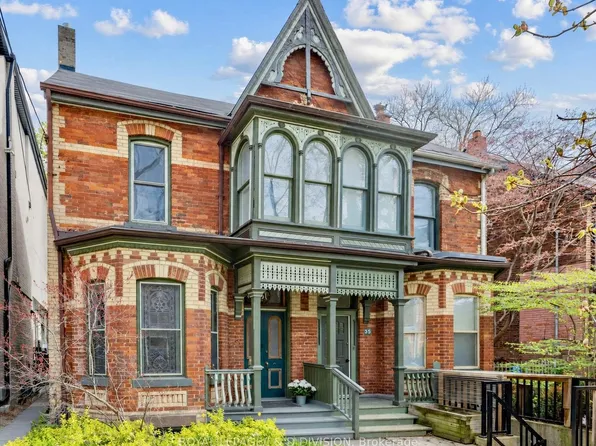 37 Henry St, Toronto, ON M5T 1W9