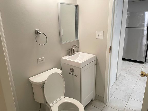 5th image of 1631 N Hudson Ave #B