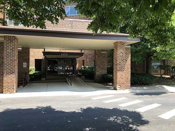 2nd image of 1475 Rebecca Dr APT 212