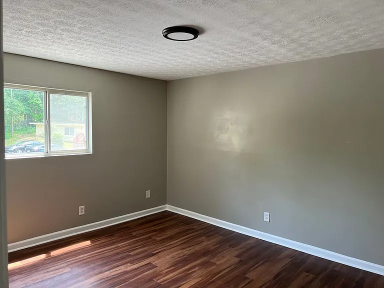 Waters Edge Apartments — Photo 5