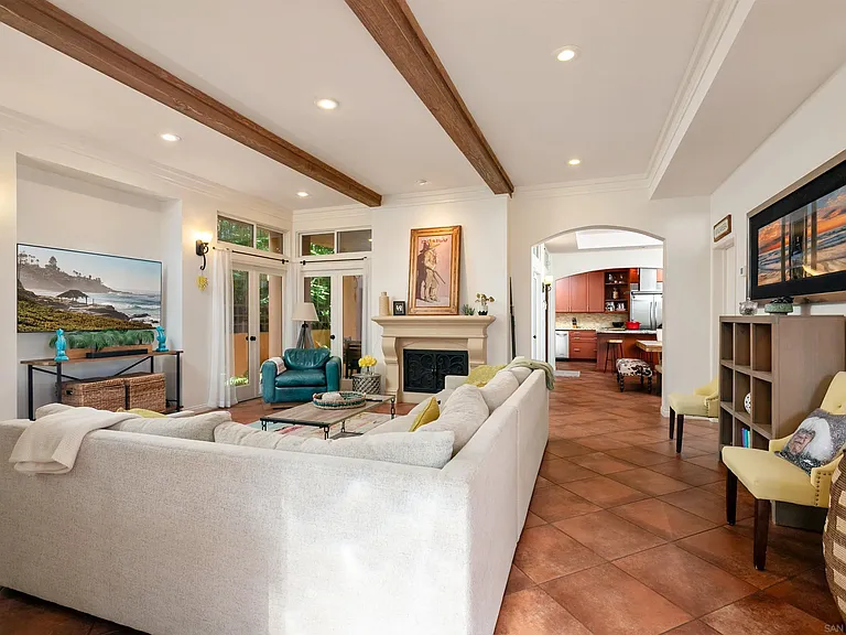 618 Gravilla Pl — Photo 11