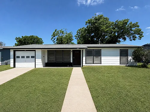 135 Pickwell Dr Photo 1