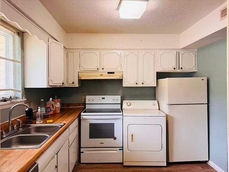 2311 Champion Ct — Photo 3