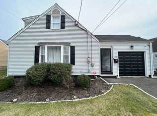43 Brookside Ter, Verona, NJ 07044