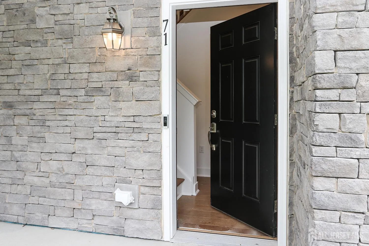 3 bed, 2.5 bath, $4,100 — Photo 2