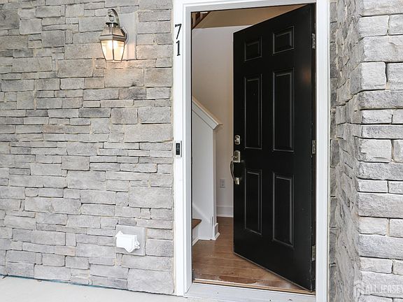 2nd image of 71 Veterans Way