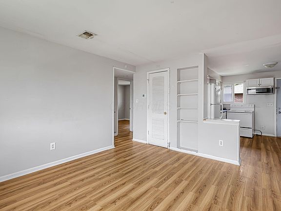 4th image of 4651 Hilton Ave