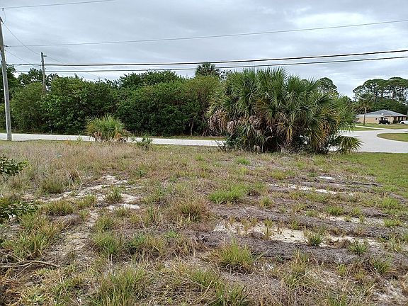3rd image of 11759 Claremont Dr
