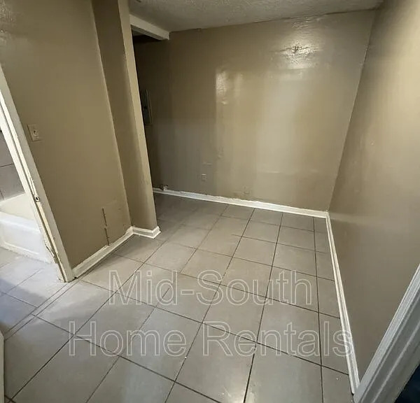 1604 Echles St — Photo 11