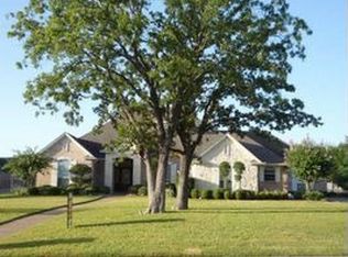 906 Shady Vale Dr, Kennedale, TX 76060