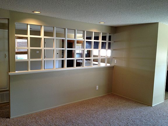 Living Rm to Breakfast Nook