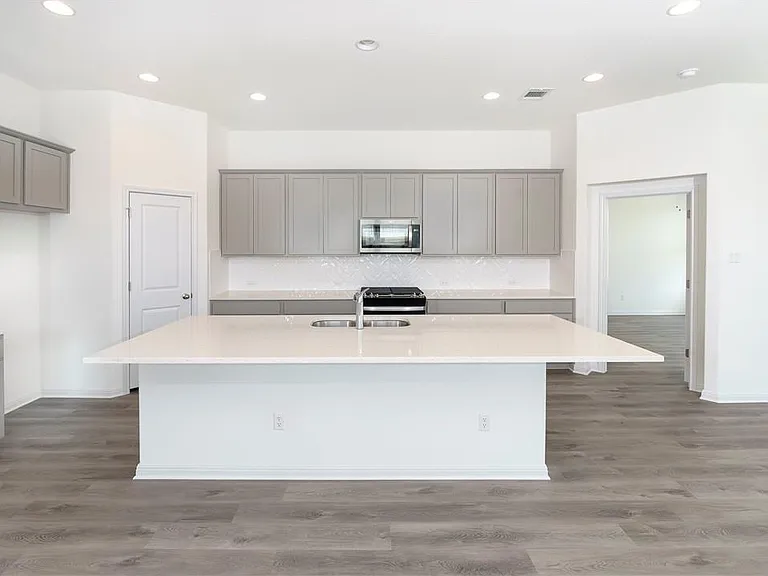 220 Tanda Ln — Photo 2