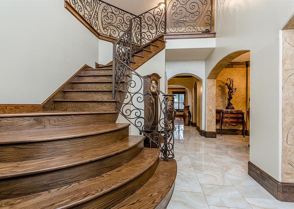 1st image of 10302 Ivy Hollow Ln