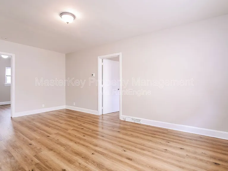 208 E Geer St #B — Photo 7