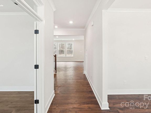 2nd image of 238 Miramar Dr