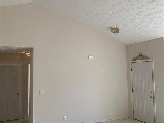 5th image of 4033 Twin Lakes Cir