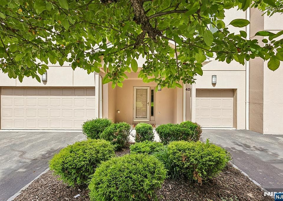 1st image of 40 Rio Vista Dr