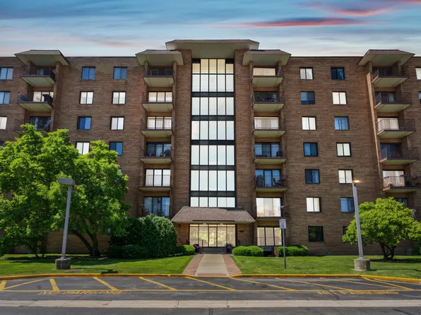 1717 W Crystal Ln Unit 702, Mount Prospect, IL 60056