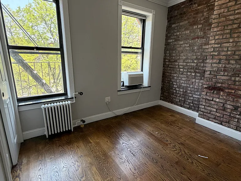 325 E 5th St #D3 — Photo 1