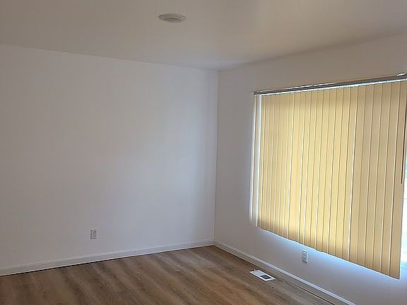 5th image of 1074 Nash Ave