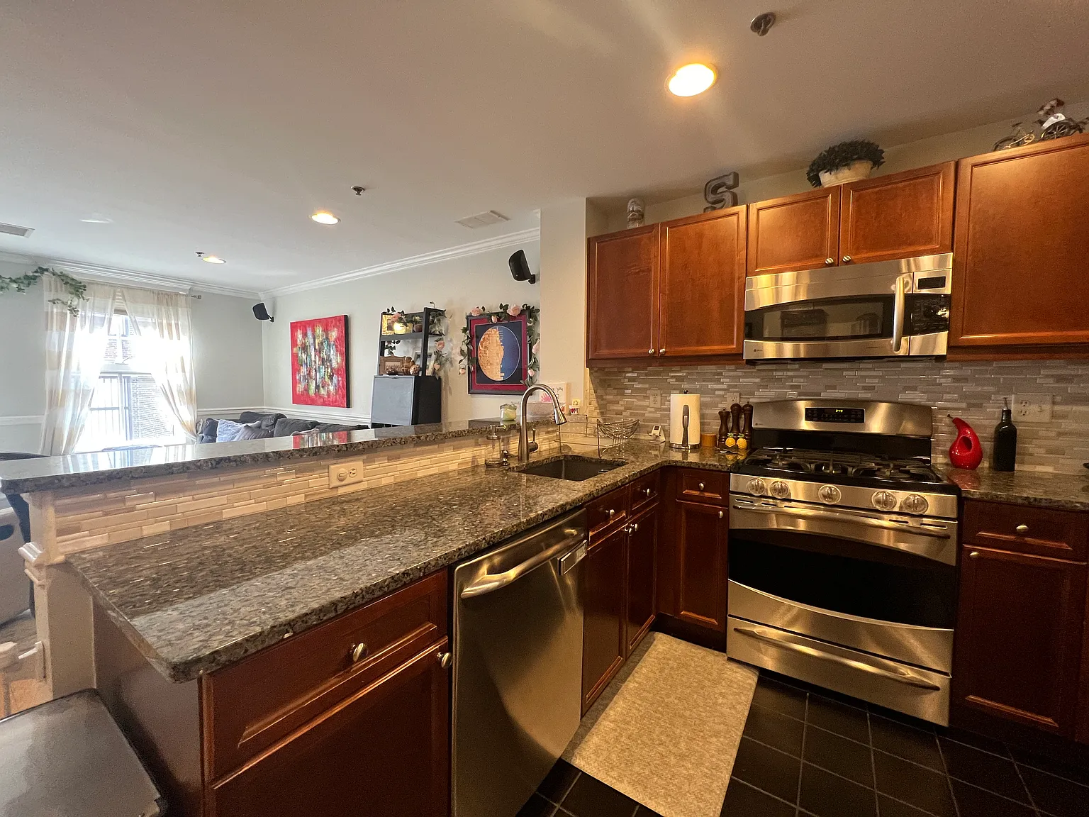 2 bed, 929 sqft, $4,250 — Photo 2